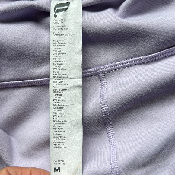 Lilac Fabletics shorts with pockets - Picture 5 of 6
